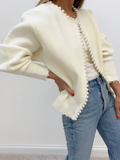 Cardigan mit Perlenbesatz und gefranstem Saum