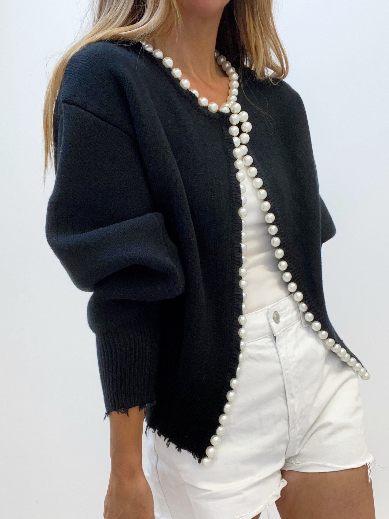 Cardigan mit Perlenbesatz und gefranstem Saum