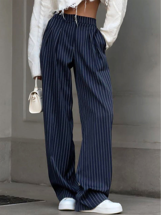 Gestreifte weite Bundfaltenhose