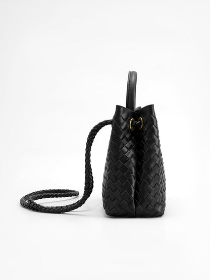 Handtasche mit Metalldetails und Drehverschluss