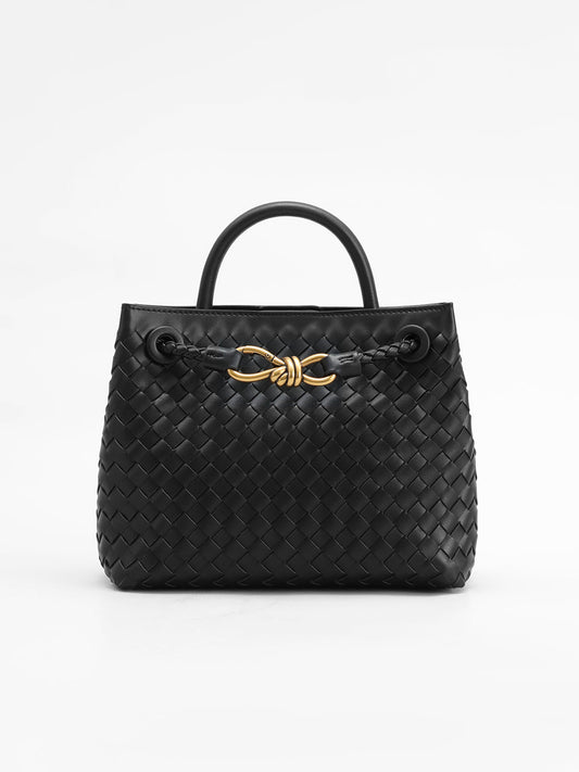 Handtasche mit Metalldetails und Drehverschluss