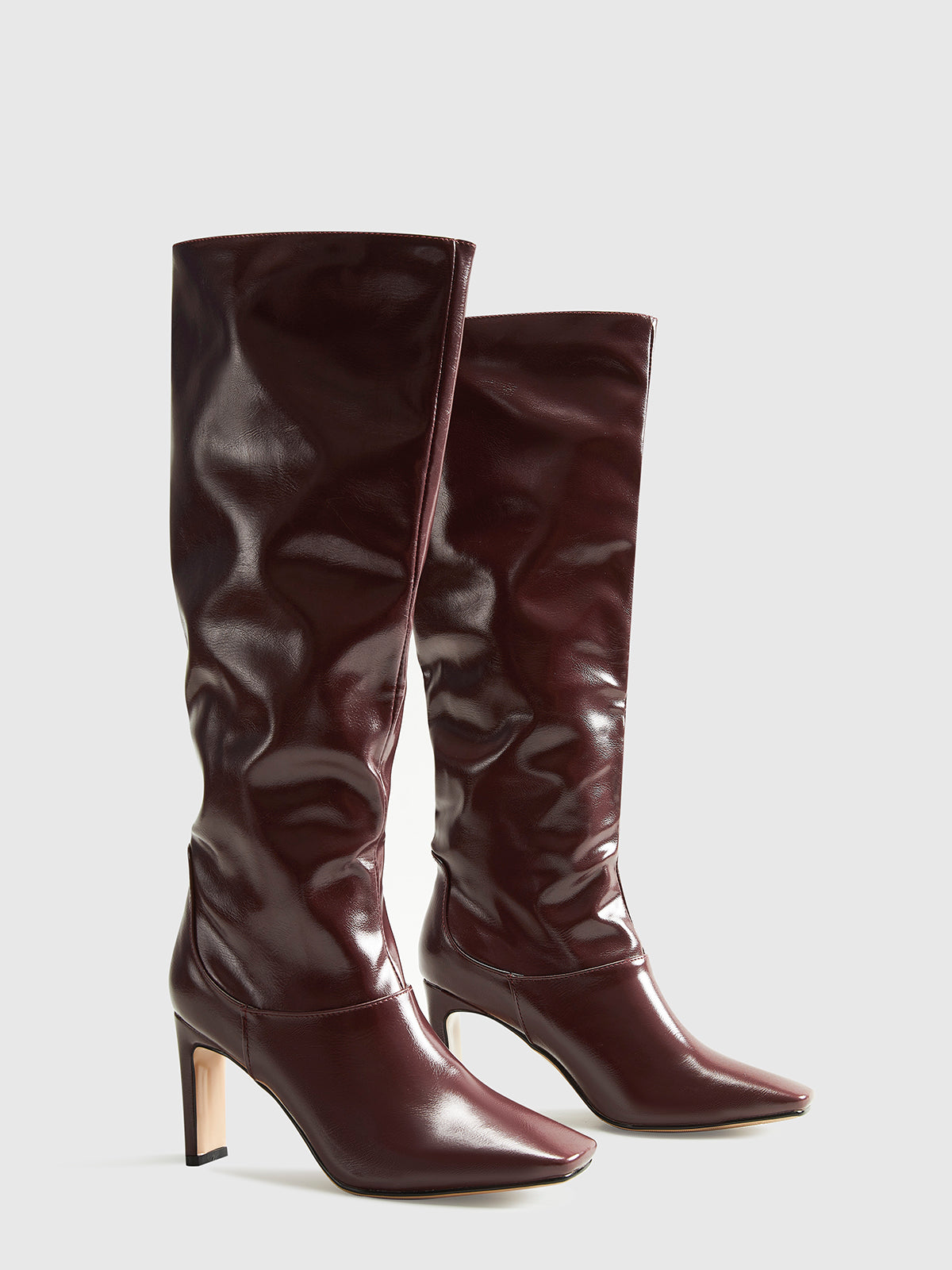 Hochhackige Stiefel mit eckiger Spitze und Kniehöhe