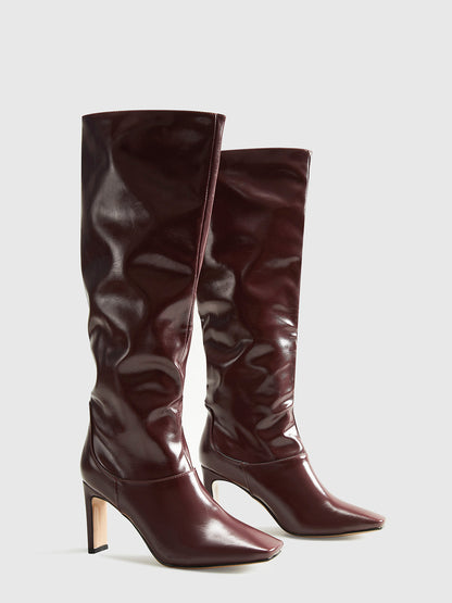 Hochhackige Stiefel mit eckiger Spitze und Kniehöhe
