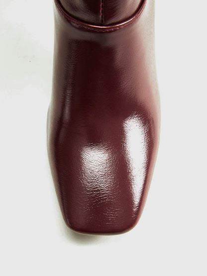 Hochhackige Stiefel mit eckiger Spitze und Kniehöhe