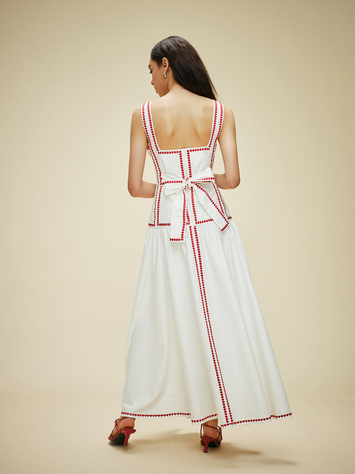 Baumwollkleid mit kontrastierender Paspelierung und Rückenschnürung