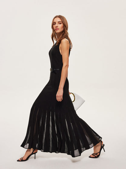 Halbtransparentes Mesh-Kleid mit ausgestelltem Rock ohne Gürtel