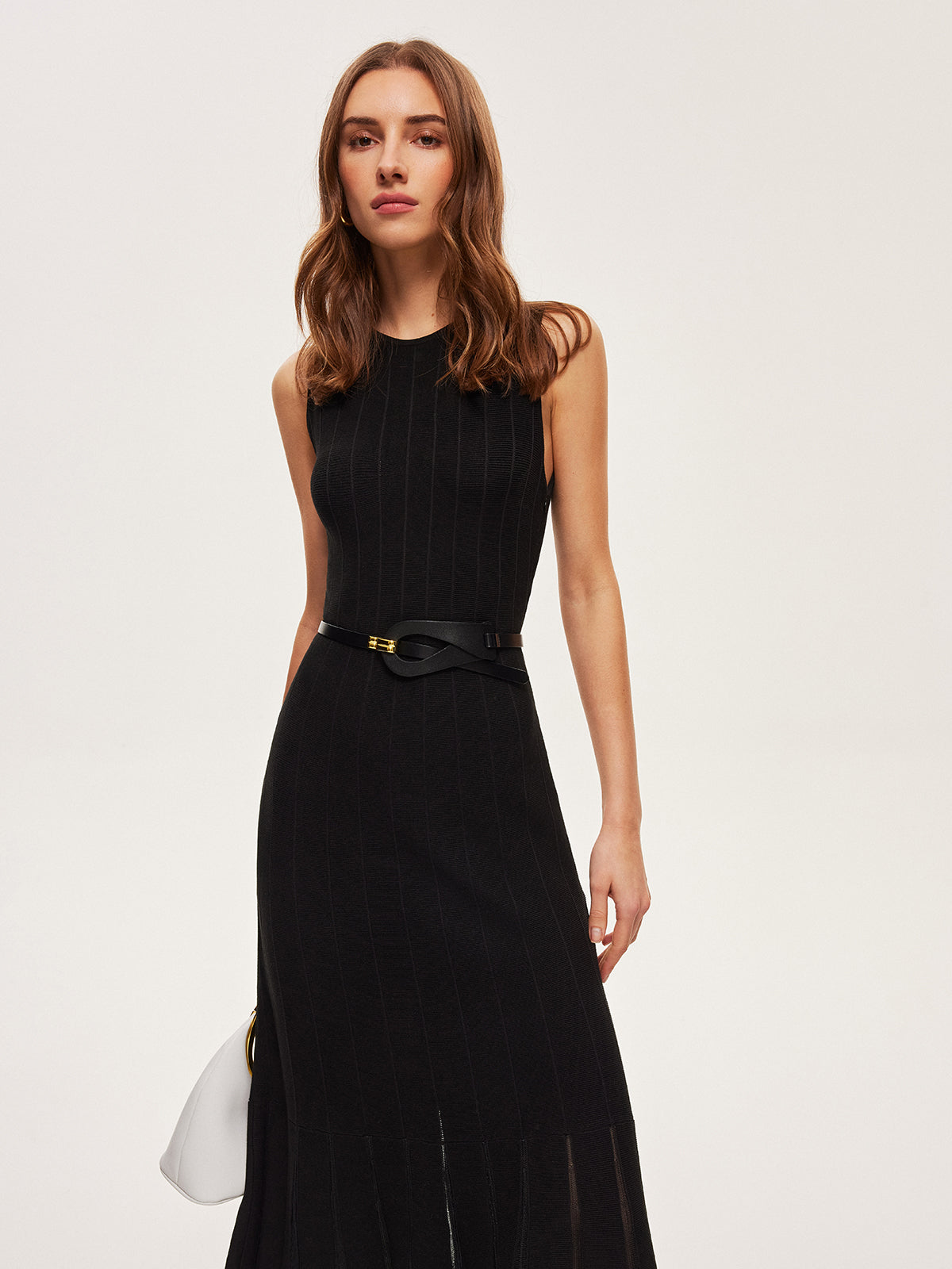 Halbtransparentes Mesh-Kleid mit ausgestelltem Rock ohne Gürtel