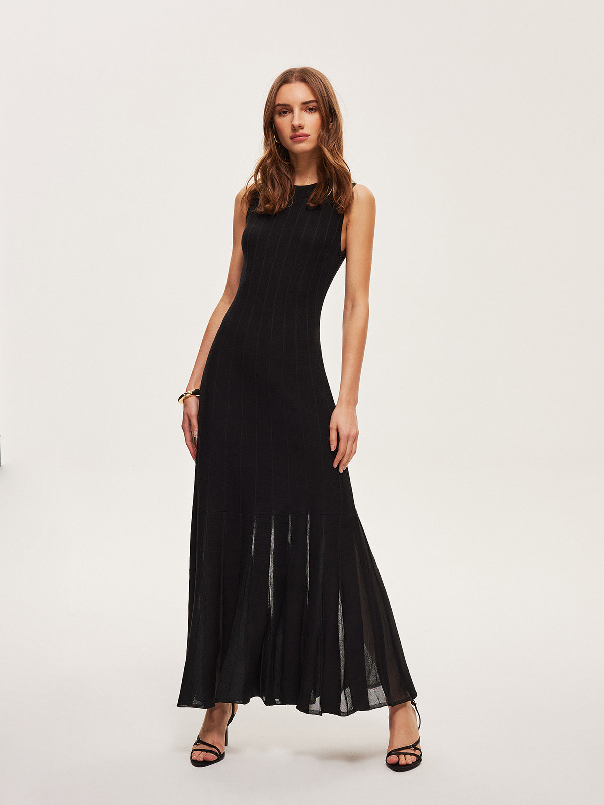 Halbtransparentes Mesh-Kleid mit ausgestelltem Rock ohne Gürtel