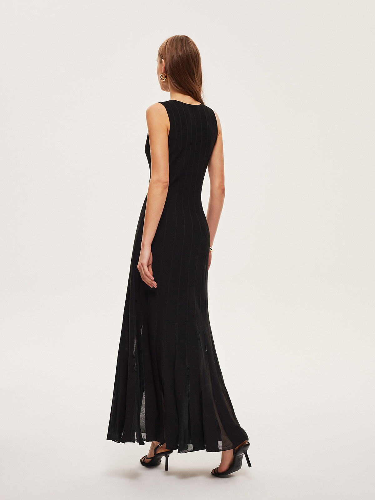 Halbtransparentes Mesh-Kleid mit ausgestelltem Rock ohne Gürtel