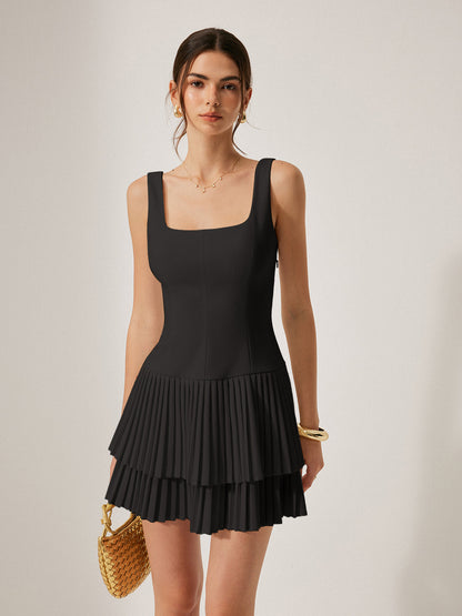 Faltenkleid mit eckigem Ausschnitt