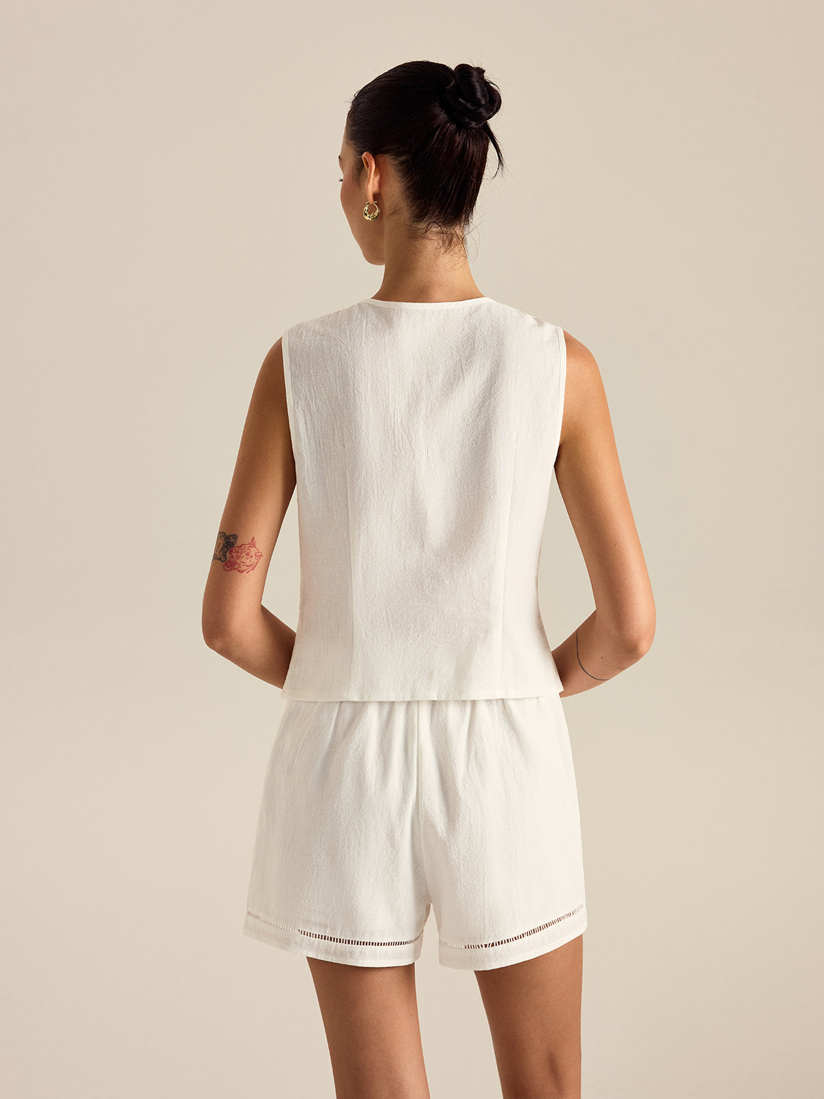 Baumwoll-Tanktop mit Knopfdetails und Shorts mit Taschen