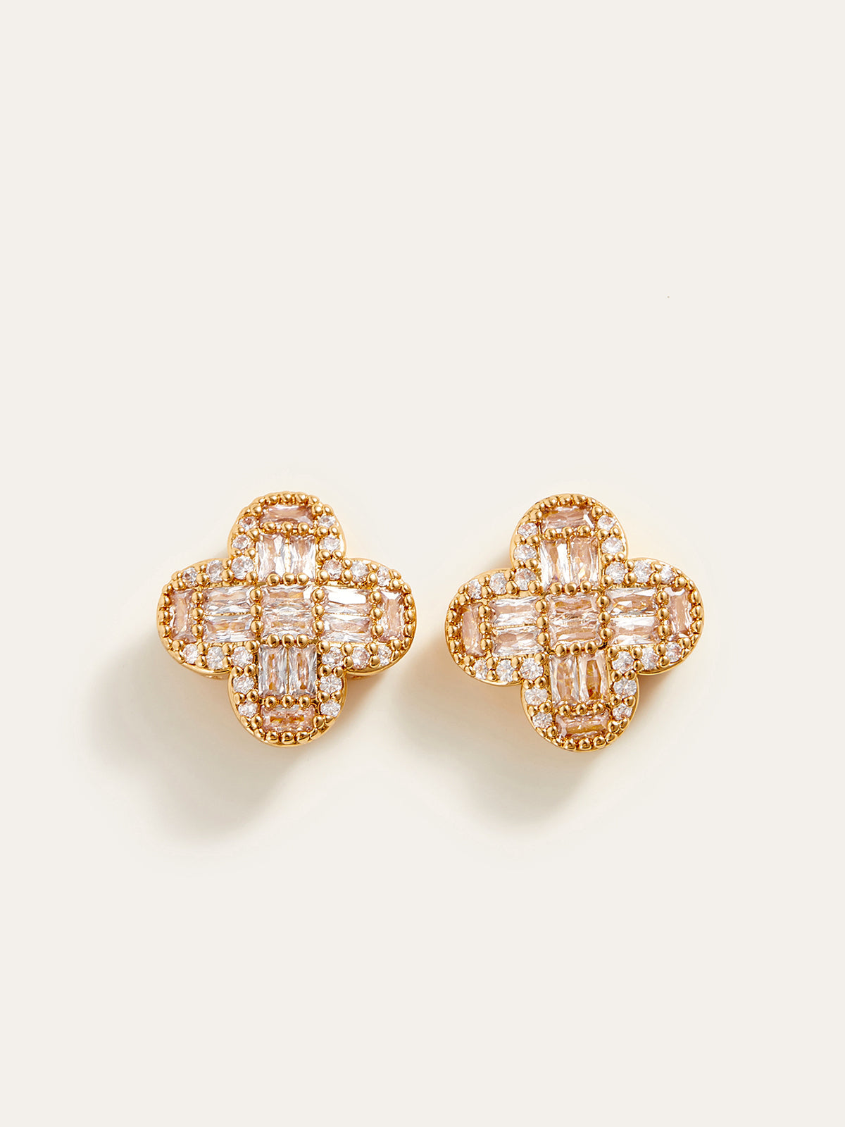 Ohrringe mit Kristallen und Blumen in Gold und Baguette-Schliff