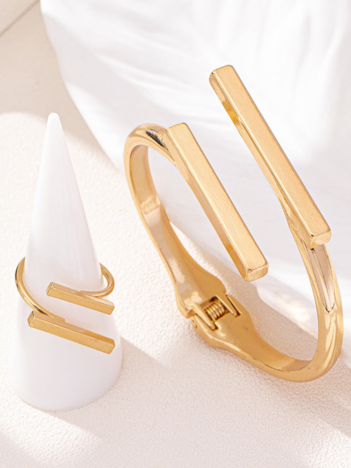 Geometrisches goldenes Ring- & Armband-Set