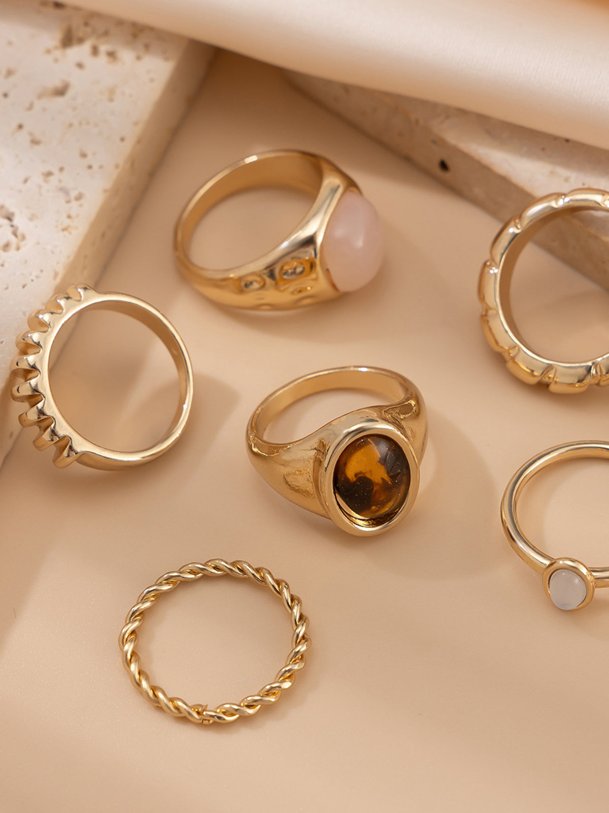 Sechs-teiliges Ring-Set aus verschiedenen Steinen und Texturen