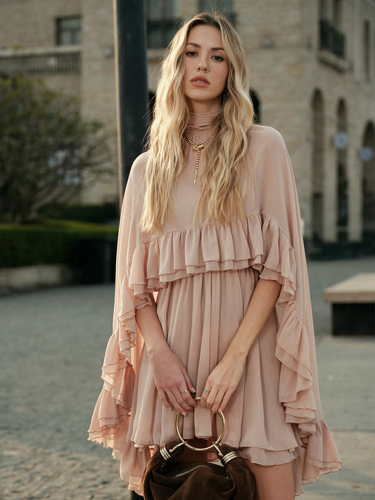 Halbtransparentes Chiffon-Rüschenkleid mit Umhang