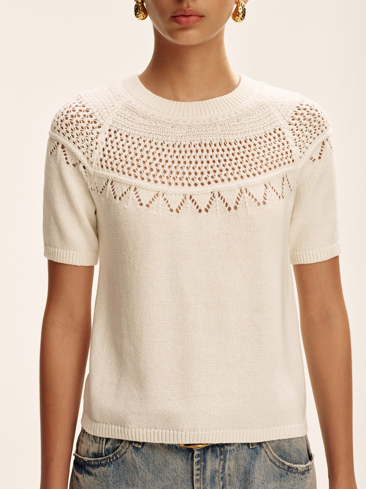 Kurzärmliger Strickpullover mit Lochmuster