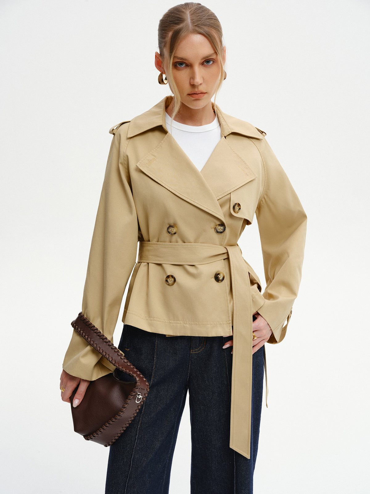 Zweireihiger Trenchcoat mit Gürtel