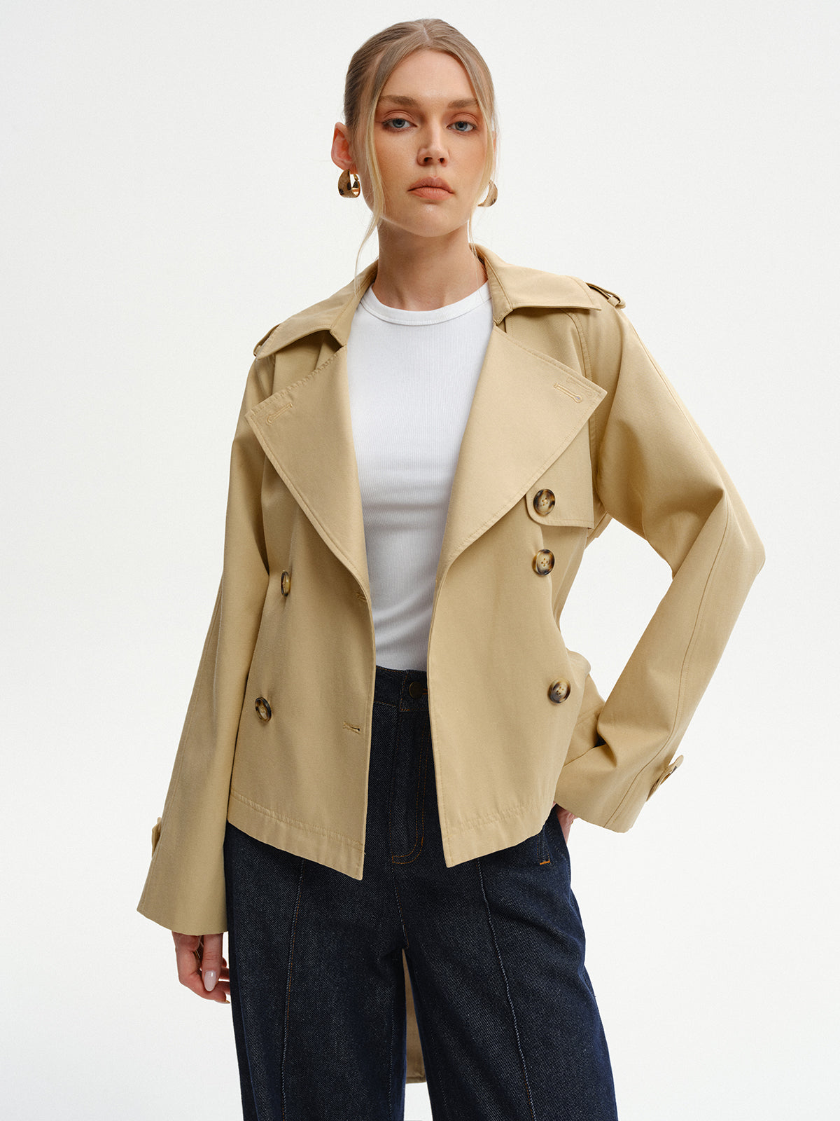 Zweireihiger Trenchcoat mit Gürtel