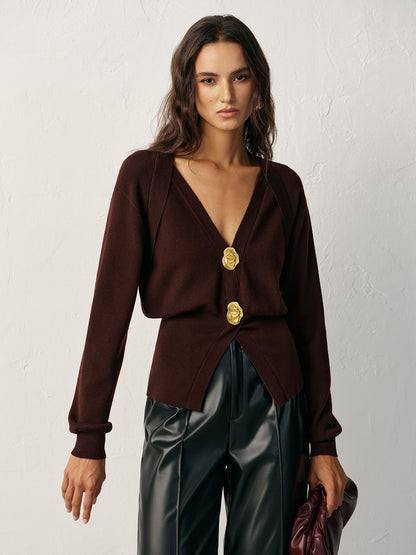 Wollpullover mit V-Ausschnitt und Metalldetail