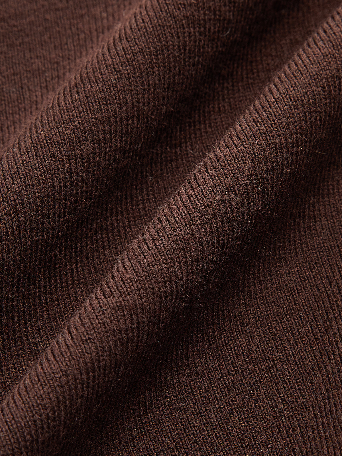 Wollpullover mit V-Ausschnitt und Metalldetail