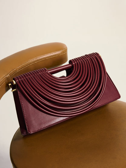 Handtasche aus PU-Leder mit gebogenem, gestreiftem Griff