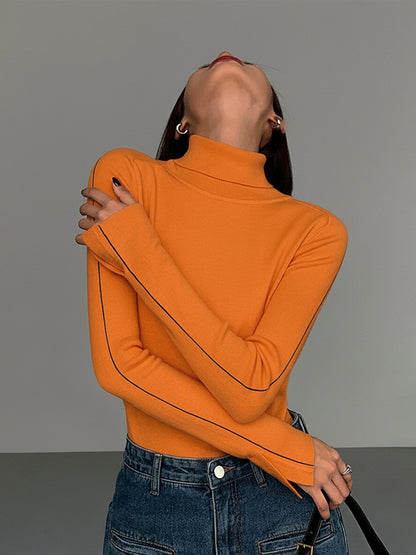 Rollkragenpullover mit Kontrastpaspelierung