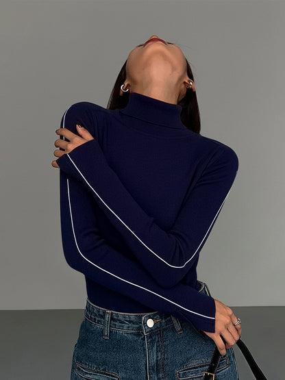 Rollkragenpullover mit Kontrastpaspelierung
