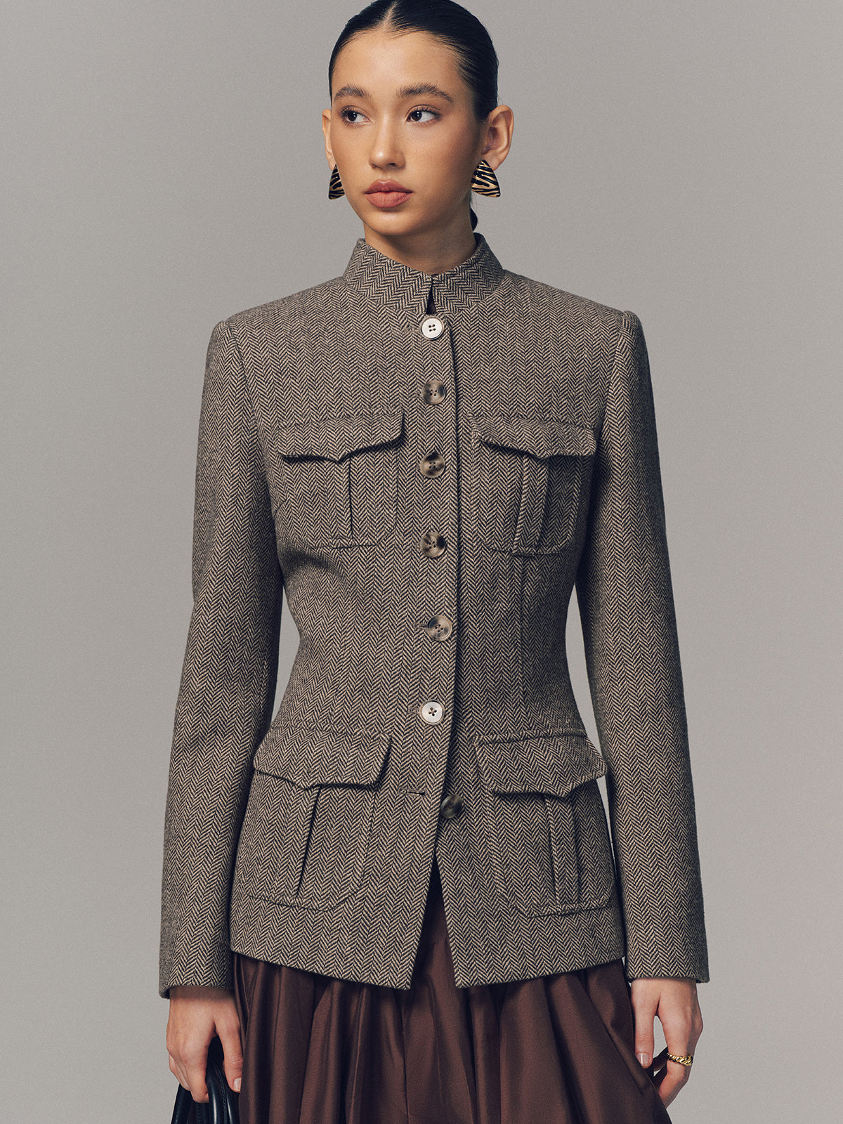 Fischgrätjacke mit Stehkragen und mehreren Taschen