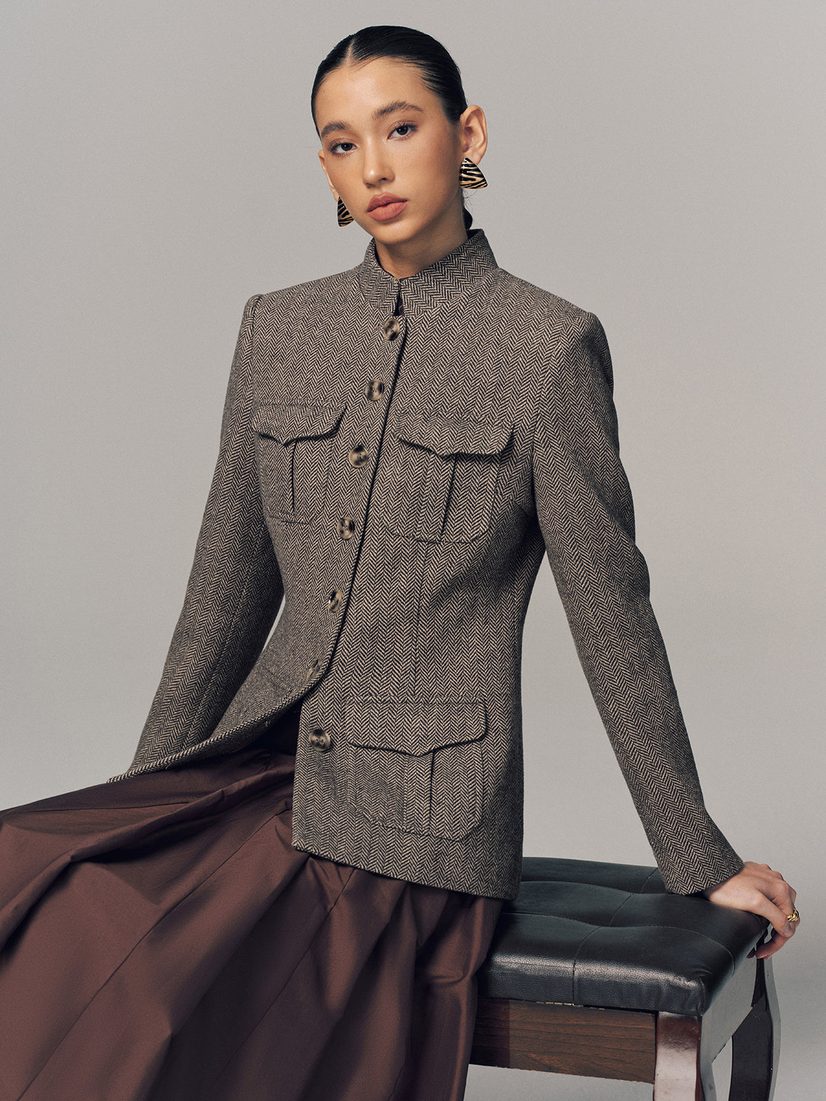 Fischgrätjacke mit Stehkragen und mehreren Taschen