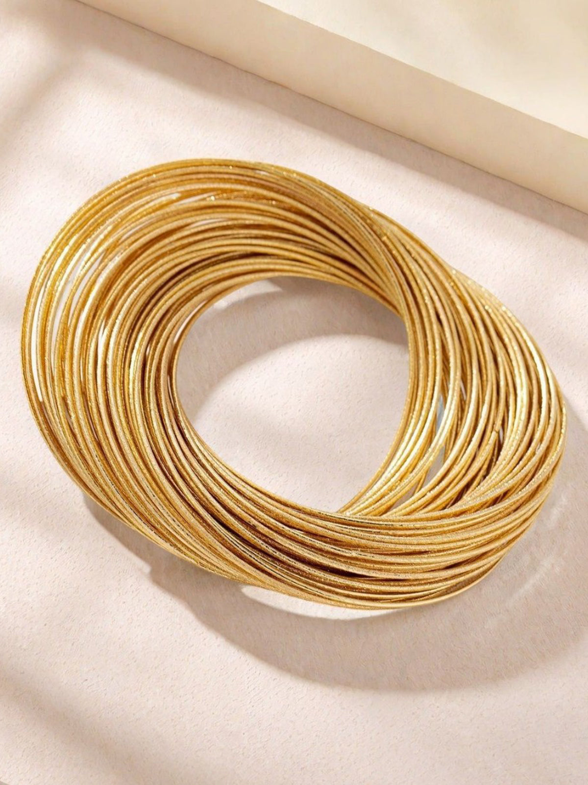 Mehrreihiges gedrehtes Armband