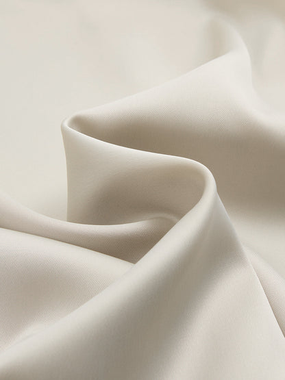 Satin-Set aus asymmetrischem, gerafftem Top und Midirock