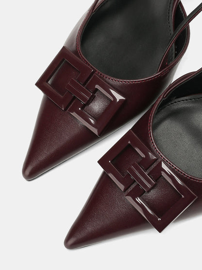 Slingback-Pumps mit eckigem Akzent und spitzer Zehenpartie