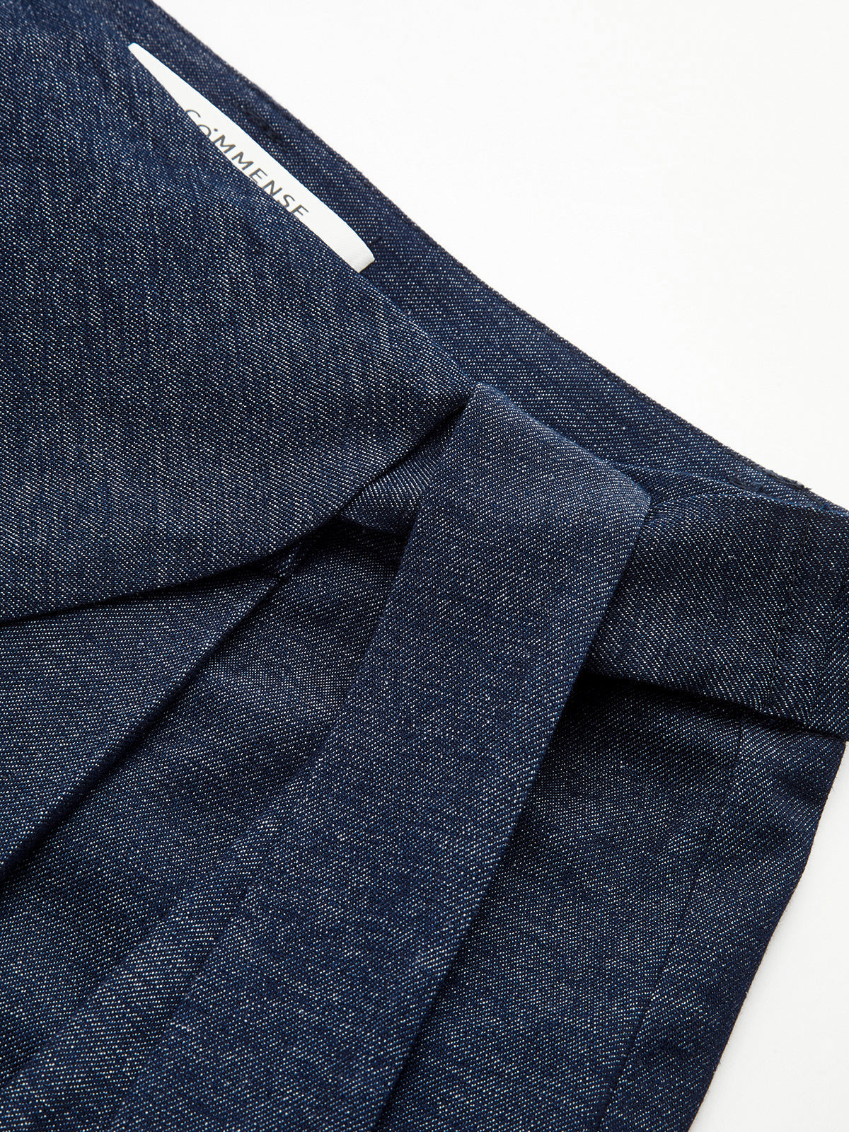 Asymmetrische Wickelhose mit weitem Bein